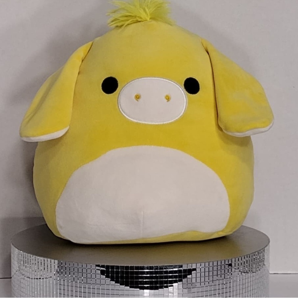 Squismallow Yellow Plush Pig  pre owned Exellent condition 11”
